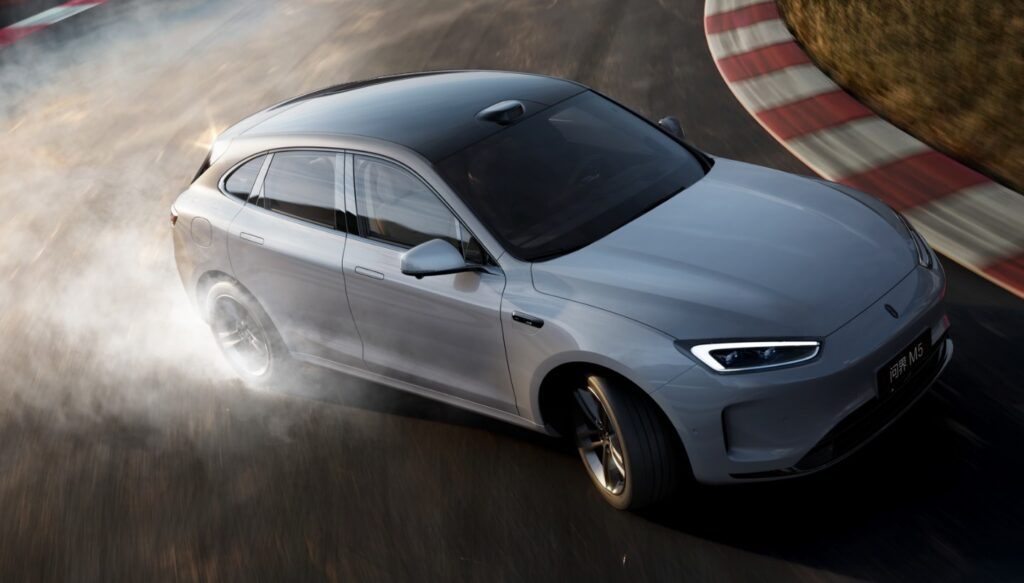 AITO M5 — вид автомобиля