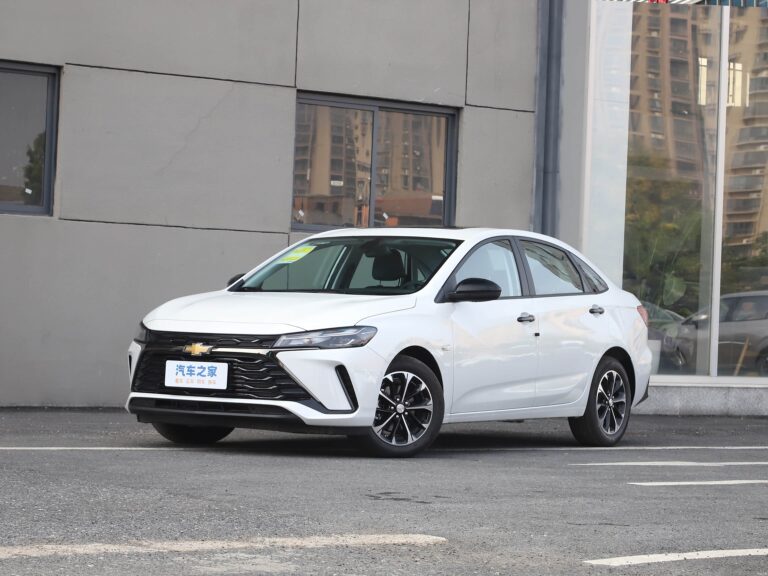 Chevrolet Cruze 2024 модельного года у китайского дилерского центра