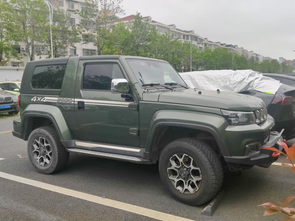 Внедорожник Beijing BJ40 на автомобильной выставке