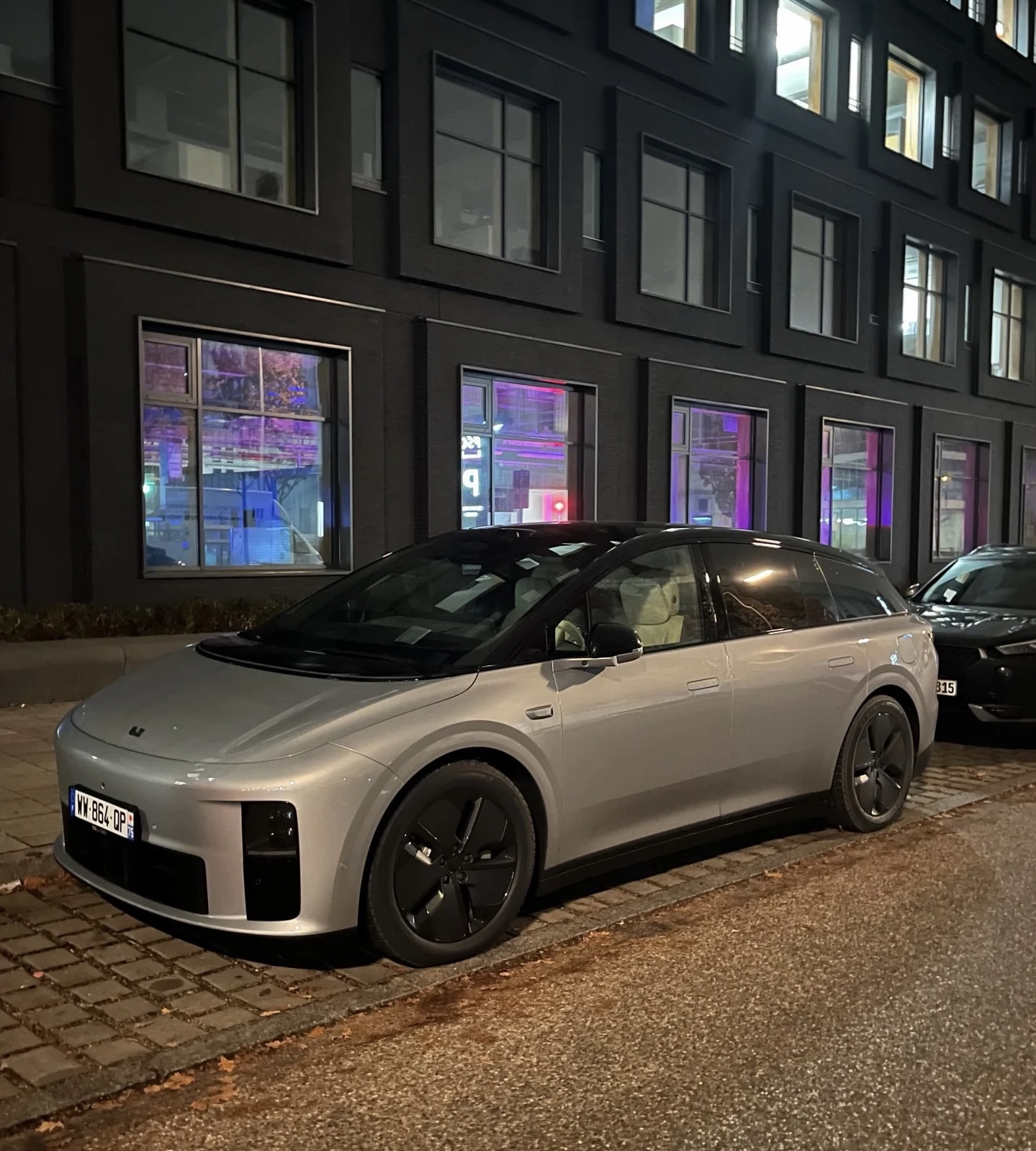 Li Auto i6 с французским регистрационным номером на европейской улице