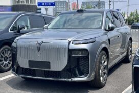 Кроссовер Voyah Taishan X8, вид спереди и сбоку