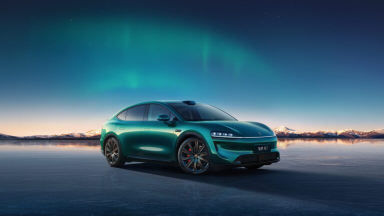 LUXEED R7 — вид автомобиля