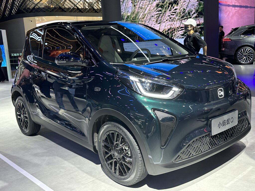 Электрический Chery Ant Q на выставочном стенде в Китае