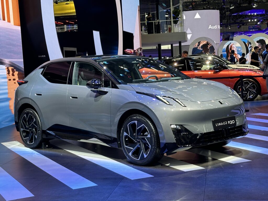 Электрический кроссовер Lynk & Co Z20, предшественник модели 20