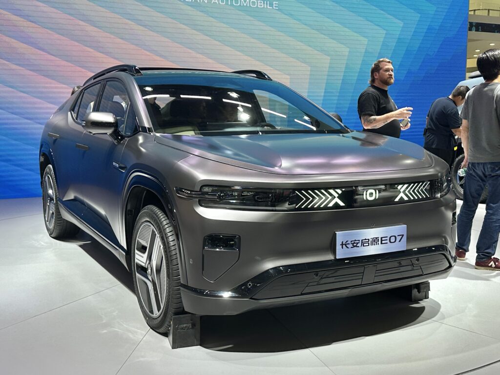 Кроссовер Changan Nevo E07 как иллюстрация модельного ряда марки