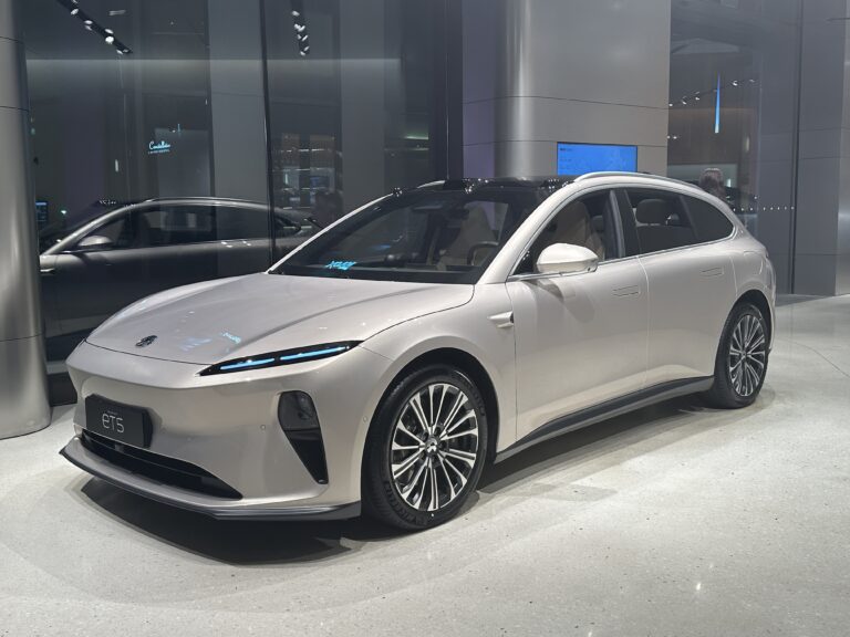 Электрический универсал Nio ET5 Touring на выставке