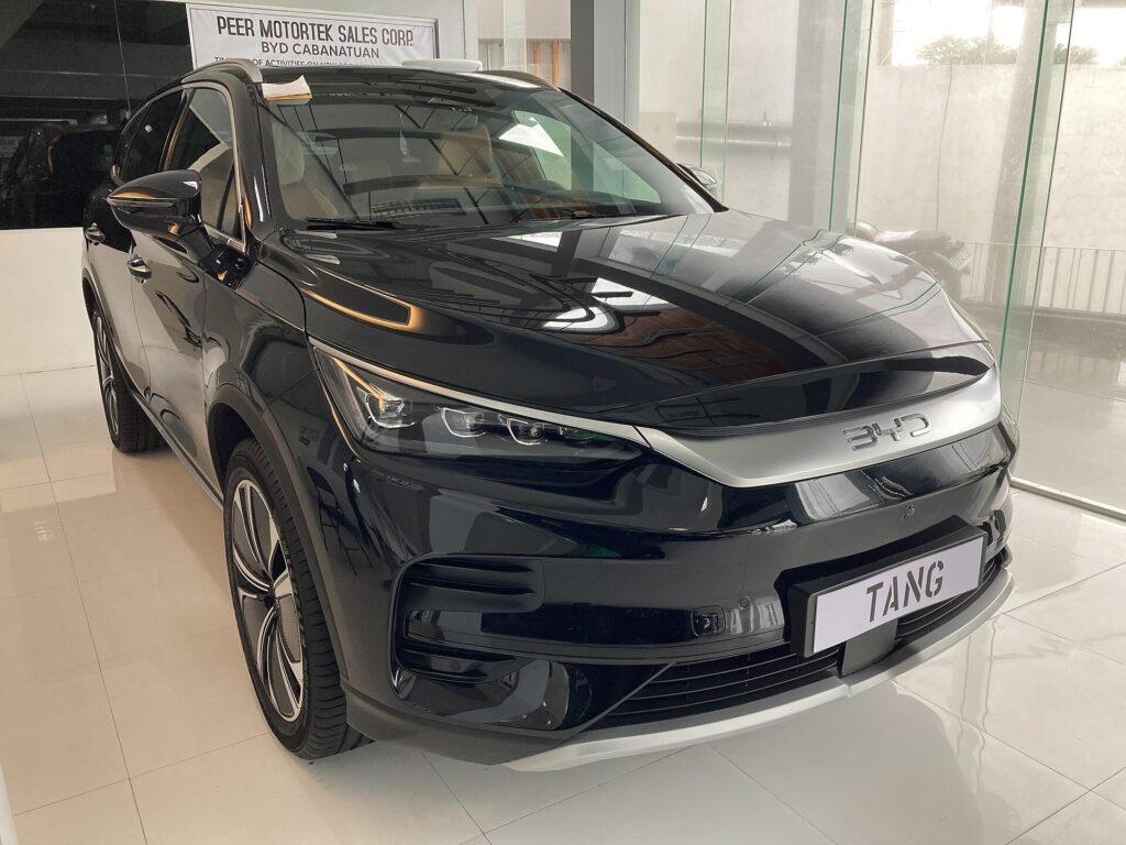 Электрический кроссовер BYD Tang EV предыдущего поколения